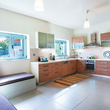 Villa Serenis Porovitsa 외부 사진