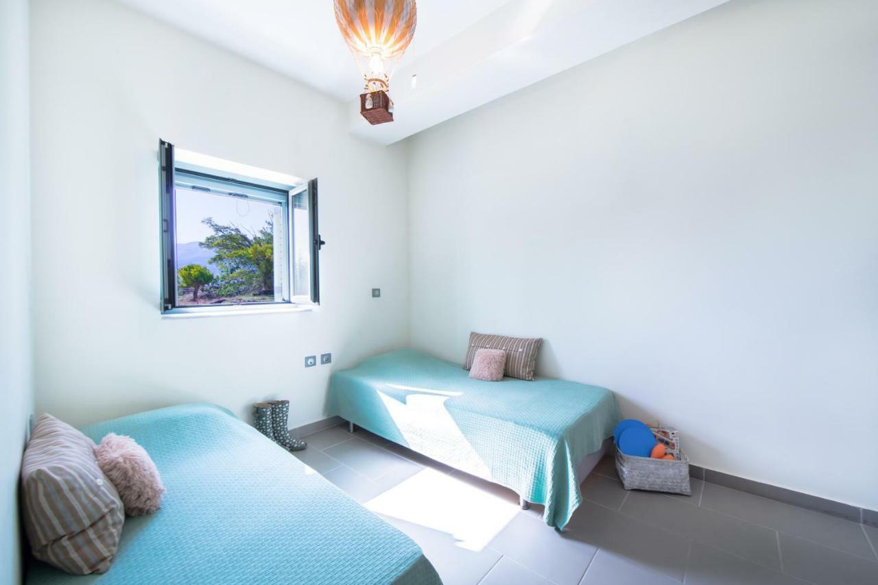 Villa Serenis Porovitsa 외부 사진